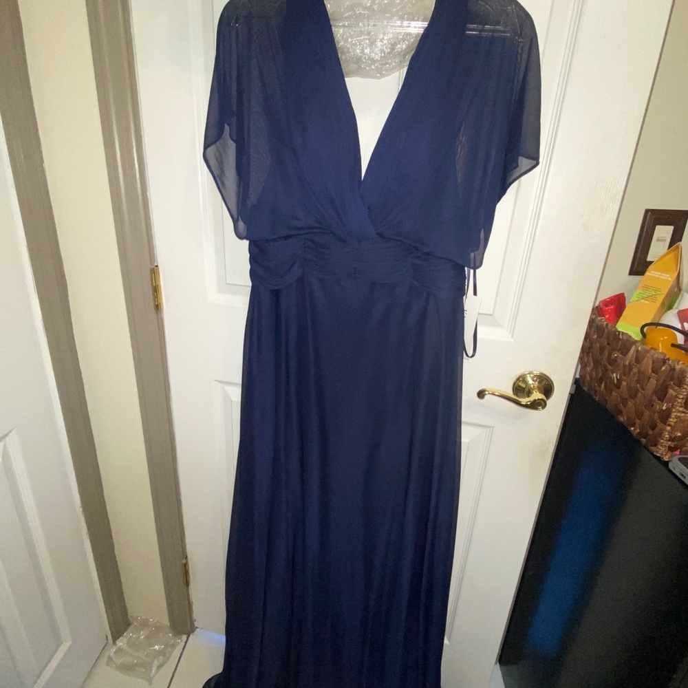 Kleinfeld Índigo gown dress